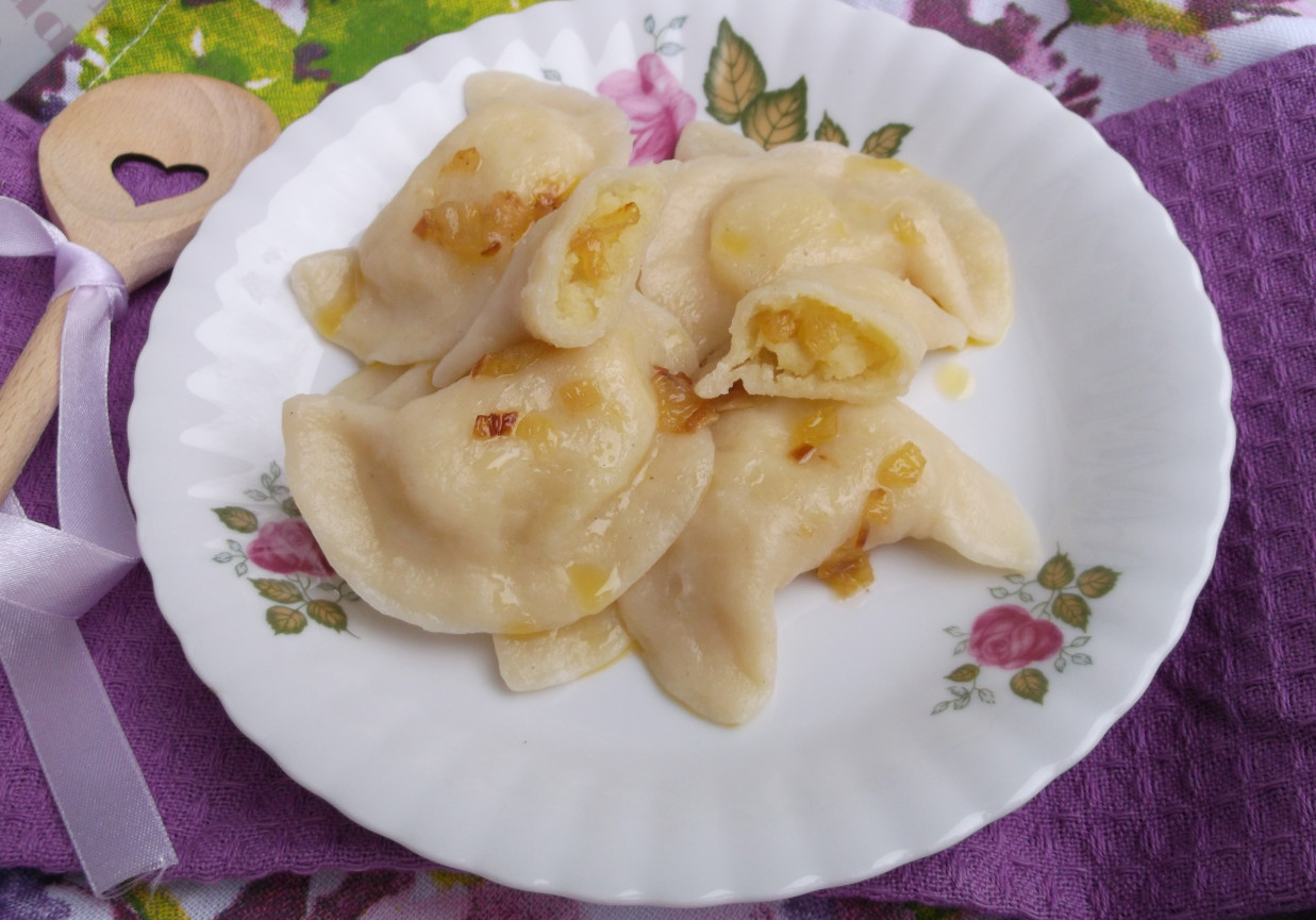 Pierogi z ziemniakami i cebulą. DoradcaSmaku.pl