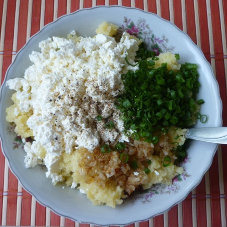 Krok 1 - Pierogi z ziemniakami, serem i miętą foto