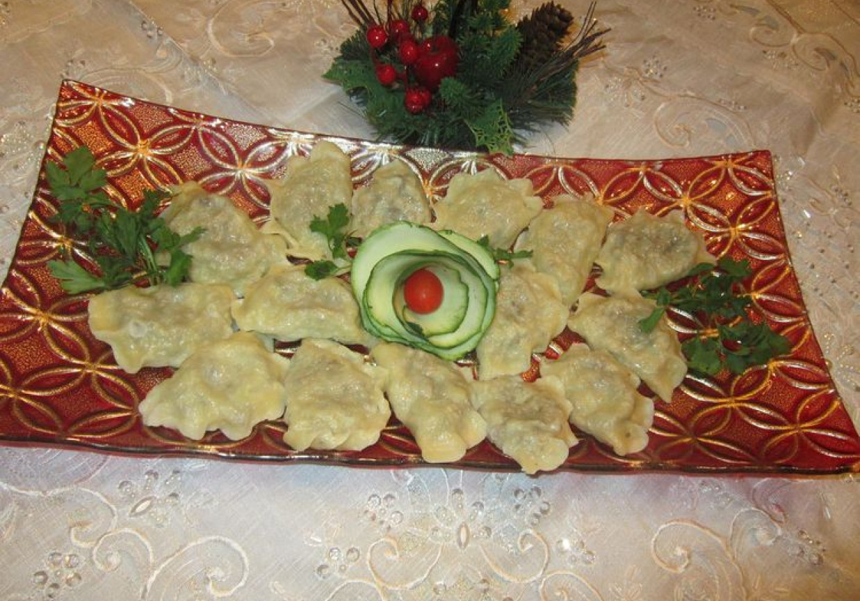 pierogi ze słodką  kapusta i grzybami foto