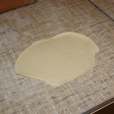 Krok 1 - Pierogi ze szpinakiem i białym serem polane tymiankowym masełkiem foto