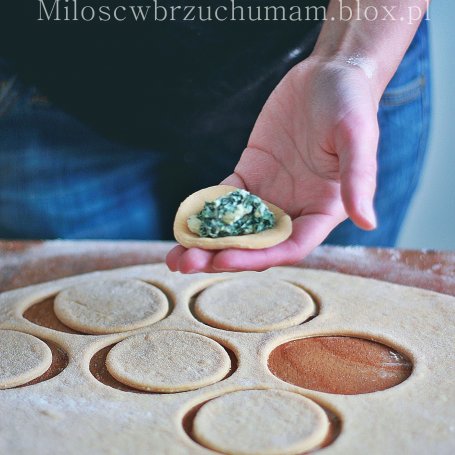 Krok 13 - Pierogi ze szpinakiem i fetą foto