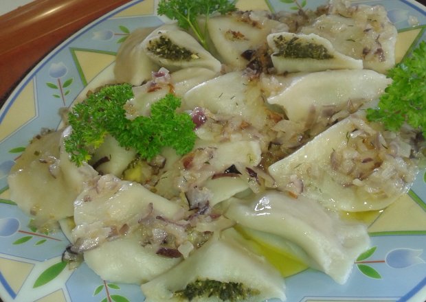 Fotografia przedstawiająca Pierogi ze szpinakiem i serem feta