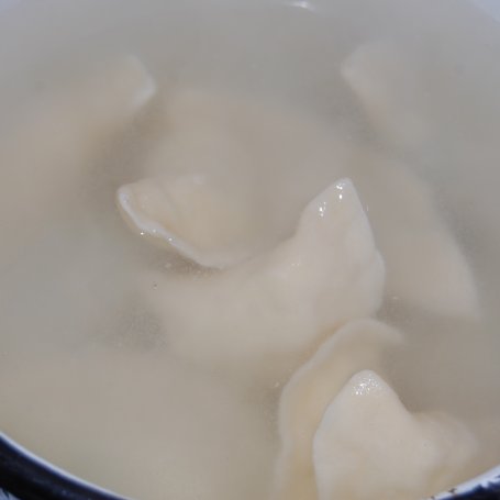 Krok 5 - Pierogi ze szpinakiem i twarogiem foto
