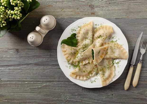Fotografia przedstawiająca Pierogi ze szpinakiem i twarogiem