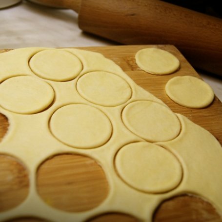 Krok 2 - Pierożki drożdżowe z ricottą i szpinakiem foto