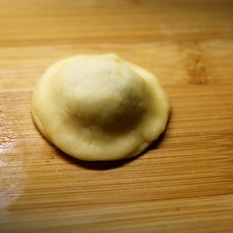 Krok 5 - Pierożki drożdżowe z ricottą i szpinakiem foto