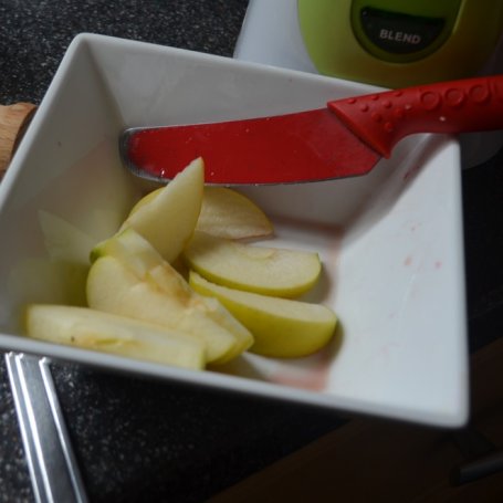 Krok 3 - Pierożki drożdżowe z serem i jabłkami foto