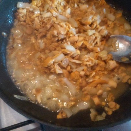 Krok 1 - Pierożki z grzybkami kurkami foto