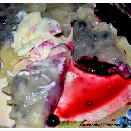 Krok 6 - Pierożki z kaszubskimi jagodami. foto