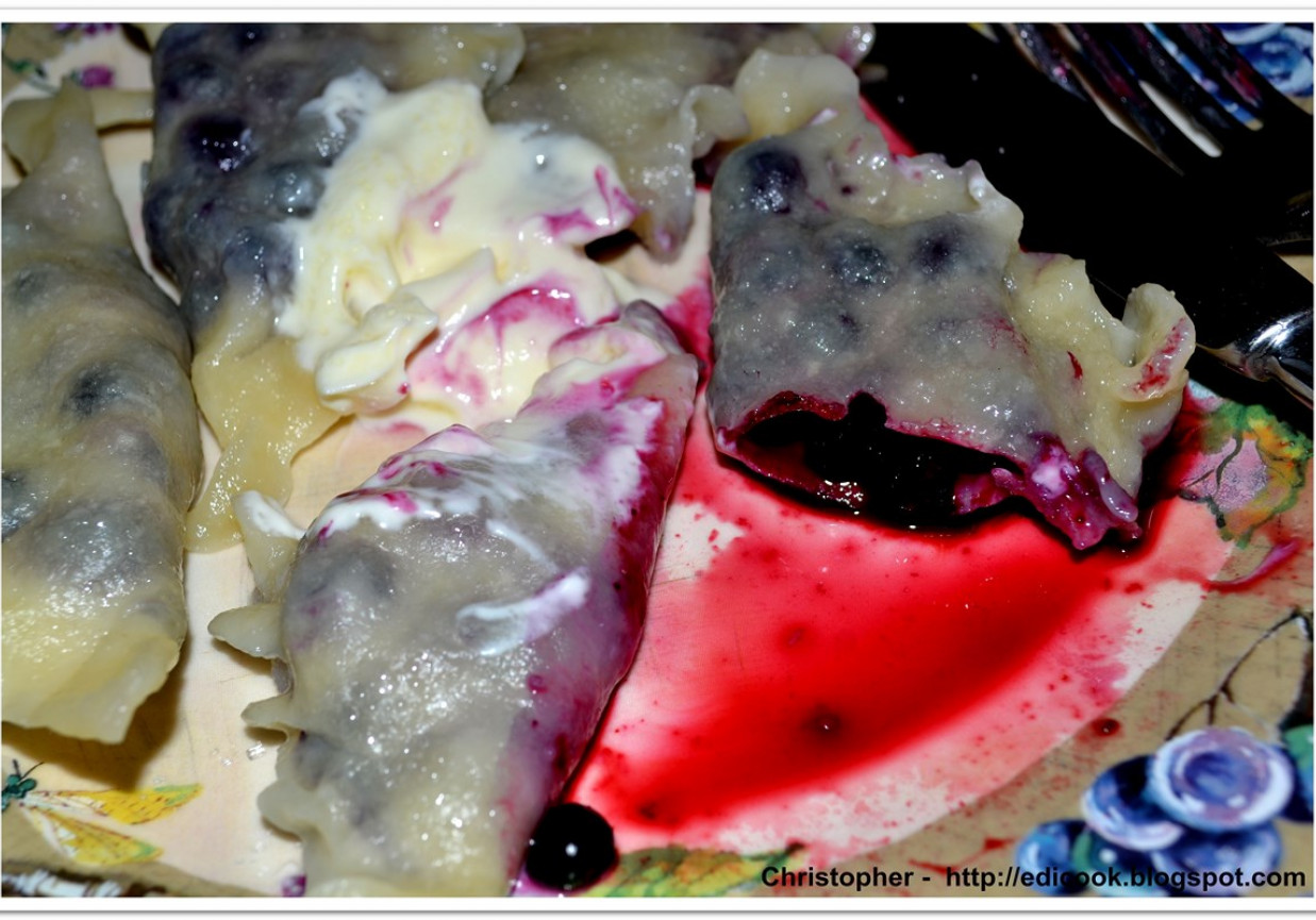 Pierożki z kaszubskimi jagodami. foto