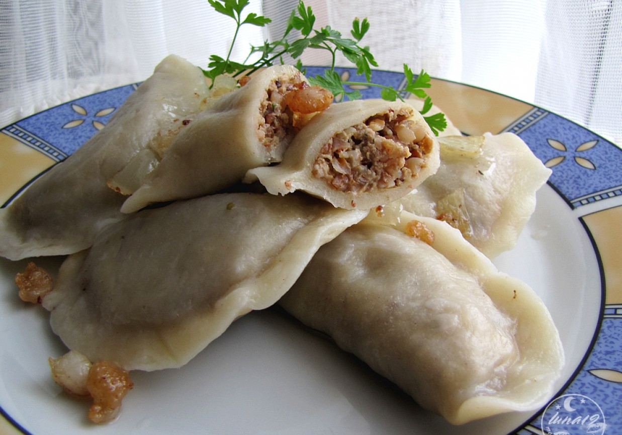Pierożki z mięsem i kaszą gryczaną foto