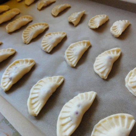 Krok 3 - Pierożki z porzeczkami foto