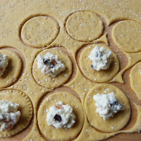 Krok 6 - Pierożki z serem i czekoladą foto