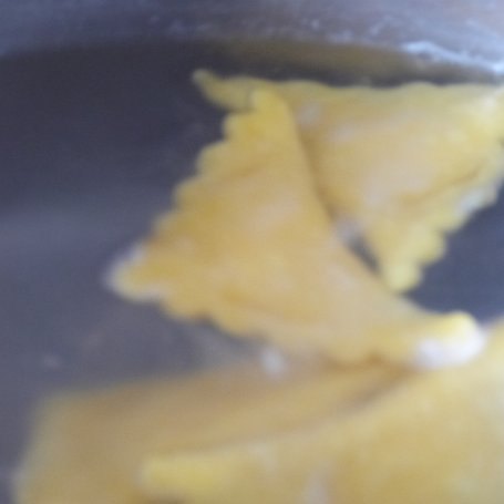 Krok 7 - Pierożki z waniliowym serem i brzoskwiniami foto