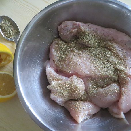 Krok 1 - Pierś drobiowa z pestkach dyni foto