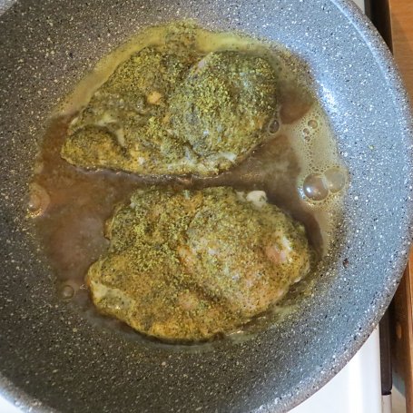 Krok 3 - Pierś drobiowa z pestkach dyni foto
