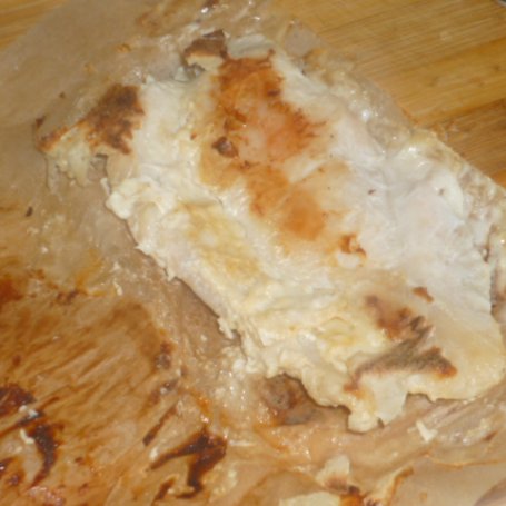Krok 5 - Pierś drobiowa z serem opiekana w papierze do pieczenia foto