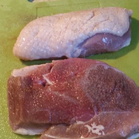 Krok 1 - Pierś kaczki podana z kaszą jęczmienną i sałatką z rukoli w sosie pomarańczowym foto