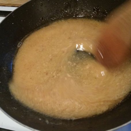 Krok 3 - Pierś kaczki podana z kaszą jęczmienną i sałatką z rukoli w sosie pomarańczowym foto