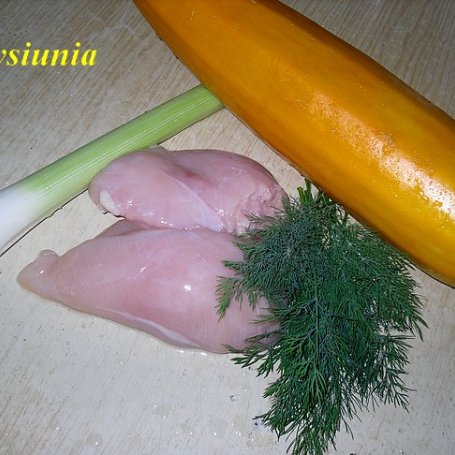 Krok 1 - Pierś kurczaka w sosie cukiniowym foto