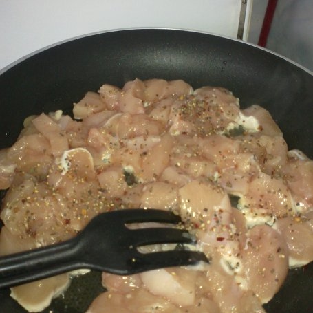 Krok 1 - pierś kurczaka w sosie ze szpinakiem foto