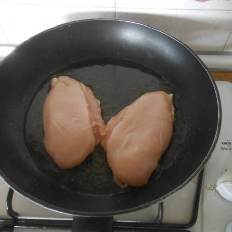 Krok 1 - Pierś w salsie tuńczykowej z porzeczkami na zimno foto