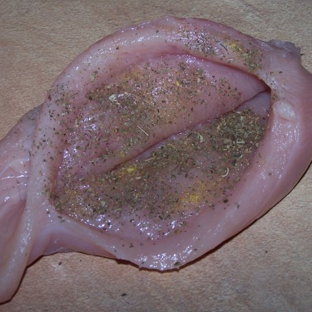 Krok 1 - Pierś z bazylią, serem i pieczarkami foto