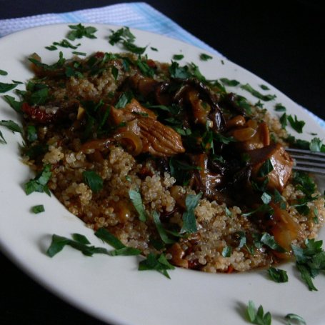 Krok 4 - Pierś z indyka w sosie grzybowo- szafranowym z quinoa foto