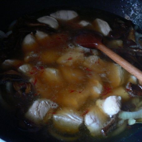 Krok 2 - Pierś z indyka w sosie grzybowo- szafranowym z quinoa foto