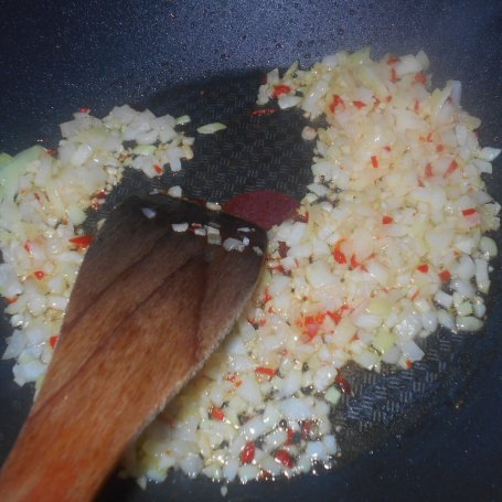 Krok 4 - Pierś z indyka z kalarepką i ryżem foto