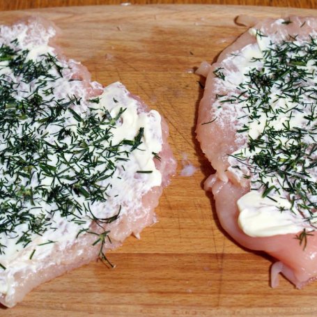 Krok 6 - Pierś z kurczaka nadziewana jajkiem foto