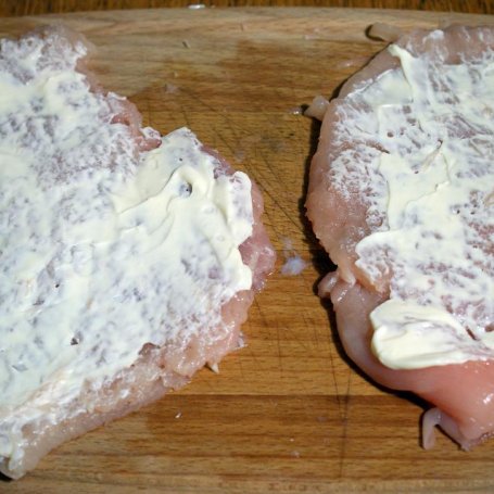 Krok 5 - Pierś z kurczaka nadziewana jajkiem foto