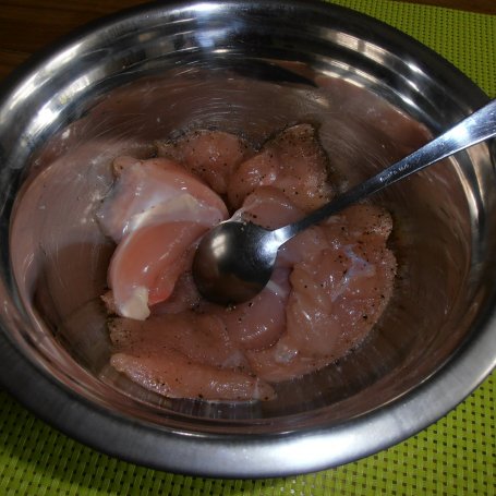 Krok 1 - Pierś z kurczaka w majonezowo-tajskiej marynacie z grilla foto