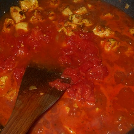 Krok 3 - Pierś z kurczaka w pomidorowym sosie curry foto