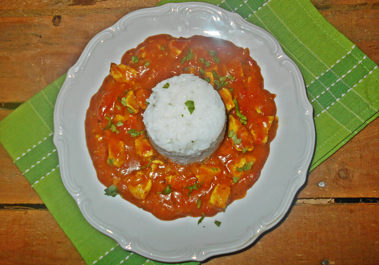 Pierś z kurczaka w pomidorowym sosie curry foto