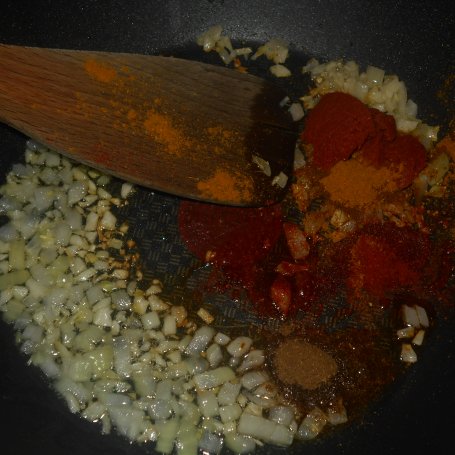 Krok 2 - Pierś z kurczaka w serowym sosie curry foto