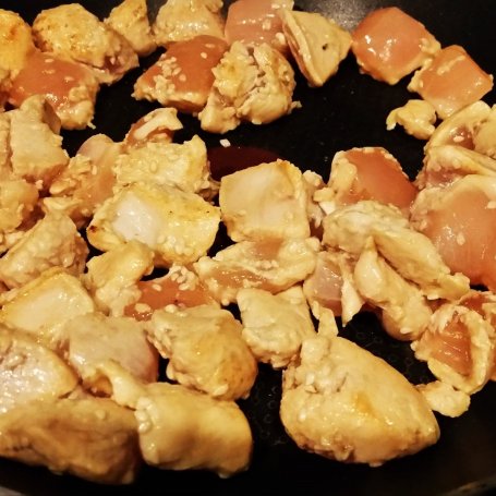 Krok 4 - Pierś z kurczaka w sosie sojowym z sezamem foto