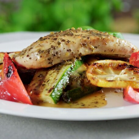 Jak zrobić kurczaka w sosie ziołowo-cytrynowym? foto