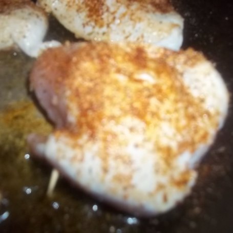 Krok 3 - Pierś z kurczaka z kaki i serem pleśniowym foto