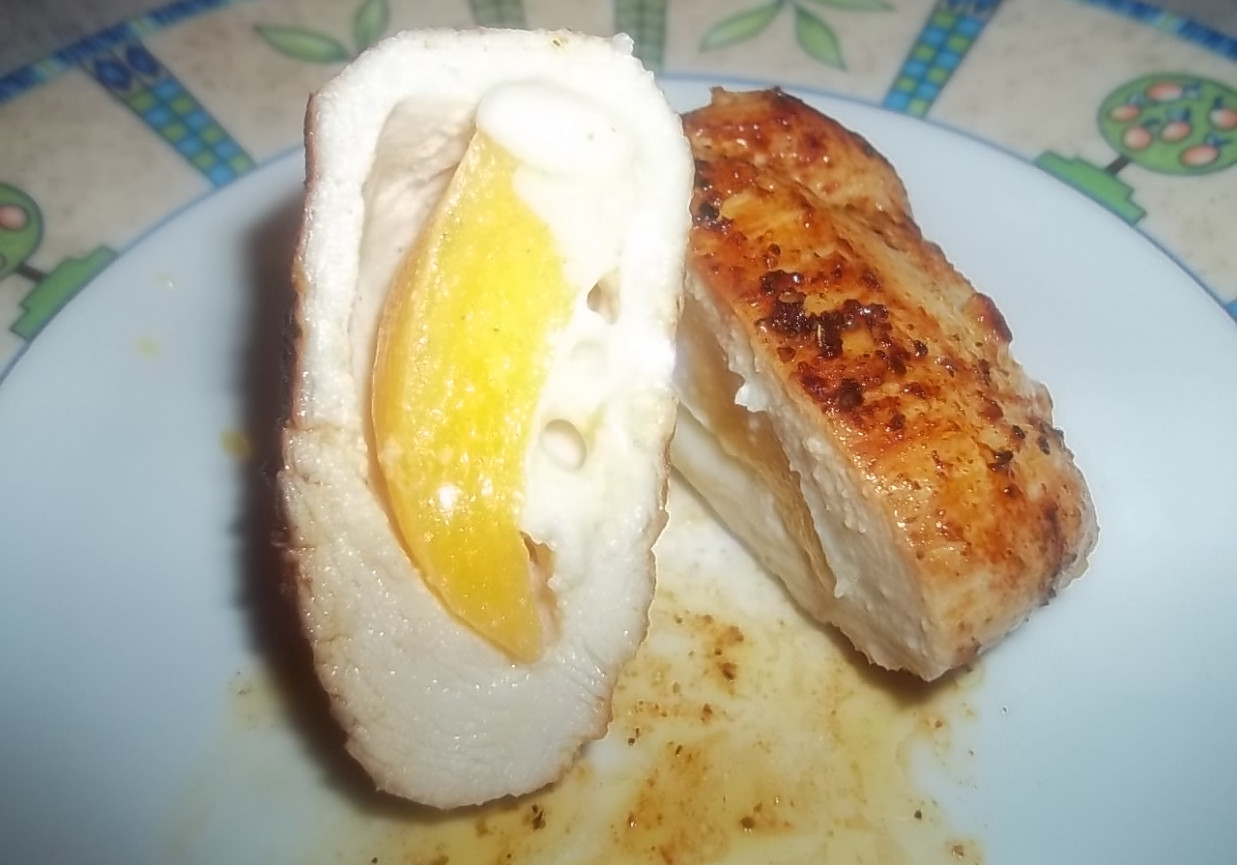 Pierś z kurczaka z kaki i serem pleśniowym foto