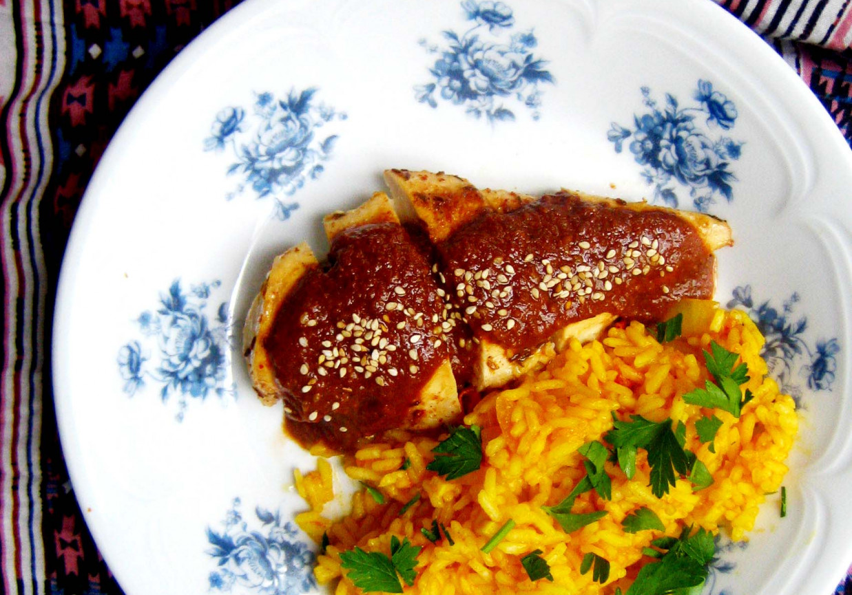 pierś z kurczaka z meksykańskim sosem mole (sos czekoladowy) foto