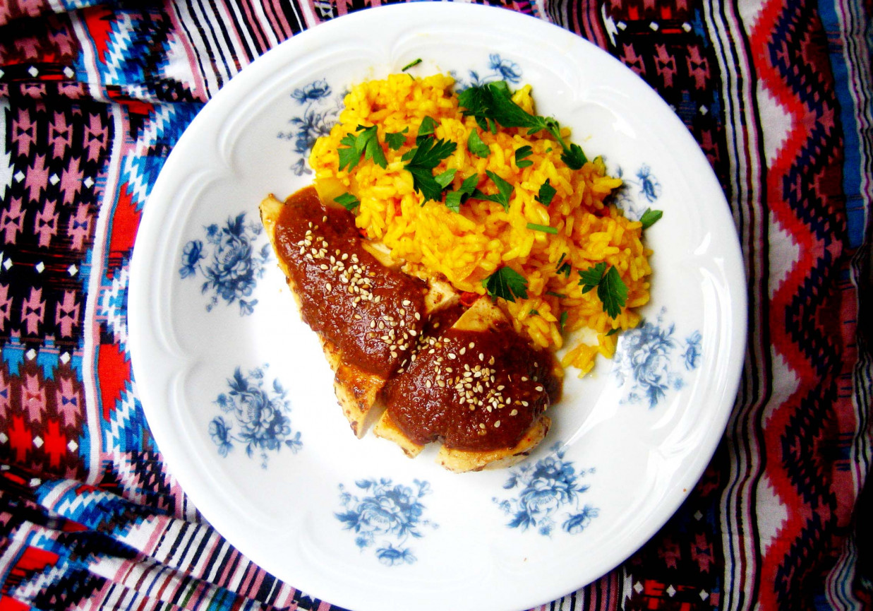 pierś z kurczaka z meksykańskim sosem mole (sos czekoladowy) foto