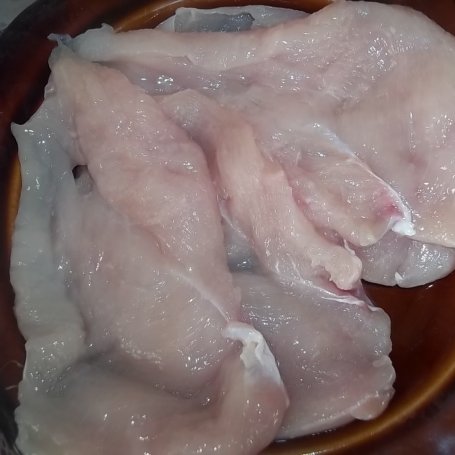Krok 1 - Pierś z kurczaka z pastą boczkowo-bazyliową foto