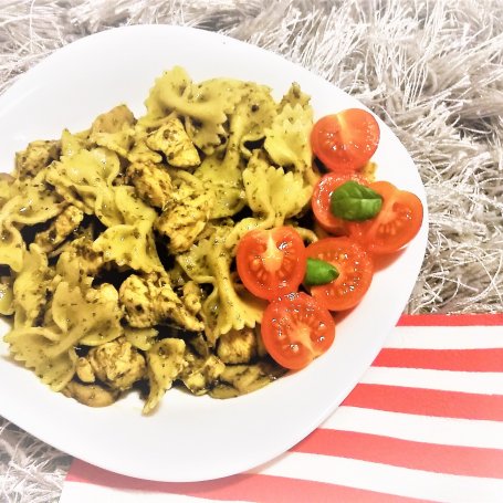 pier-z-kurczaka-z-pieczarkami-i-pesto-doradcasmaku-pl