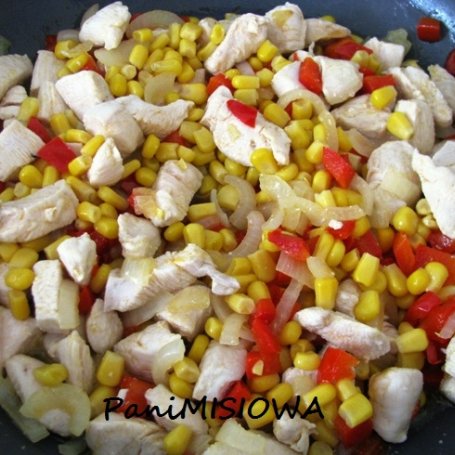 Krok 2 - Pierś z kurczaka z warzywami w sosie miodowym foto
