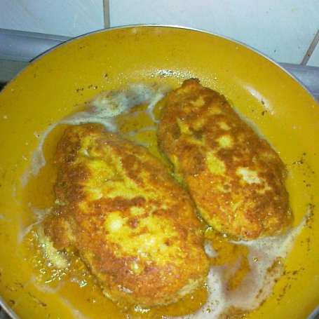 Krok 2 - Pierś z kurczaka z żółtym serem foto