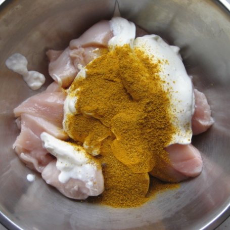 Krok 1 - Piersi kurczaka w sosie curry (z dodatkiem sosu worcestershire) foto