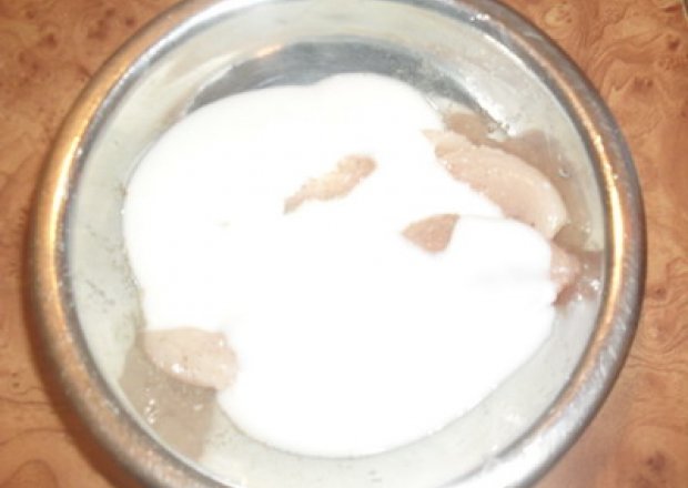 Fotografia przedstawiająca Piersi z kurczaka w jogurtowej marynacie.