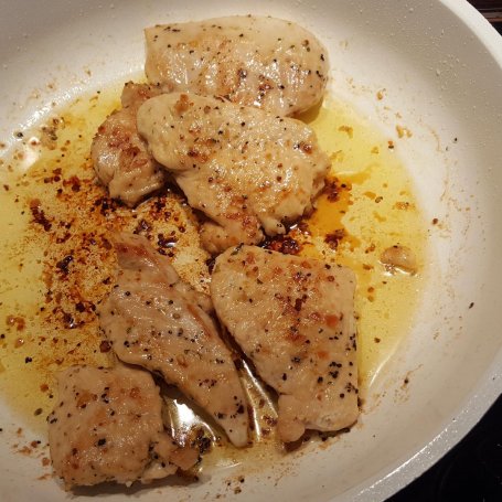 Krok 5 - Piersi z kurczaka z sosem kurkowym i ziemniakami foto