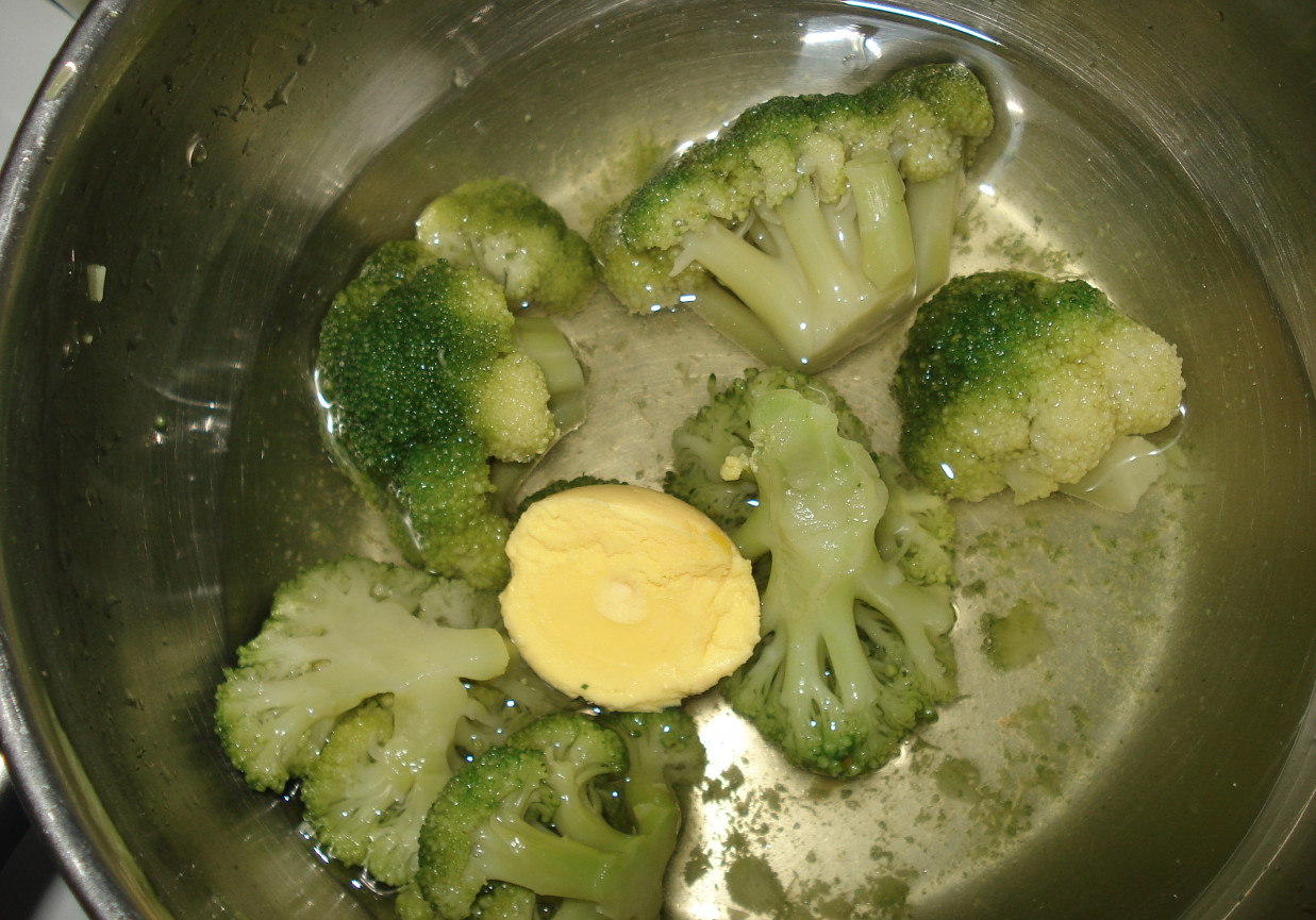 Pierwsza zupka- brokułowa z żółtkiem po 6 miesiącu foto